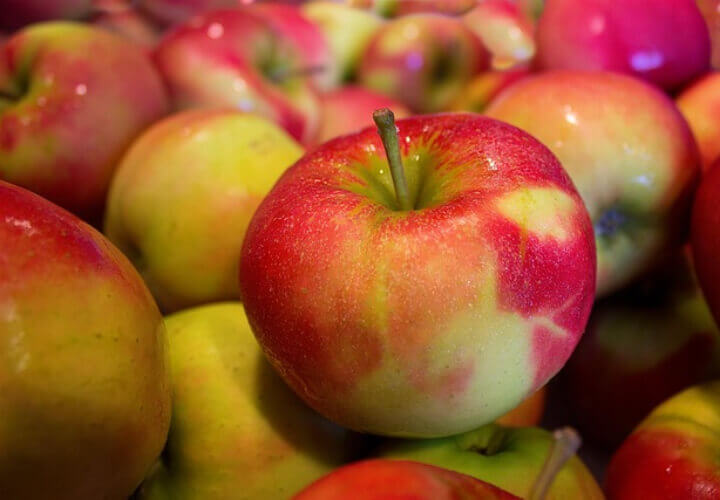 먹음직스러운-사과들