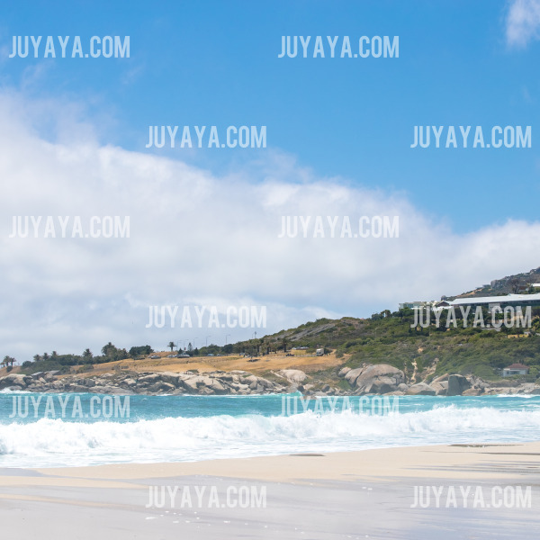 남아프리카공화국 케이프타운의 보울더스 비치&amp;#44; 맑은 바다와 아름다운 해안선.