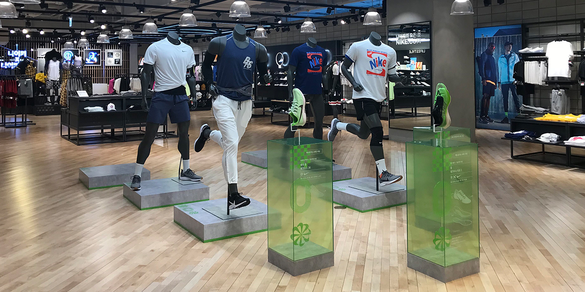 나이키 홍대 화이트 인쇄 아크릴 페데스탈