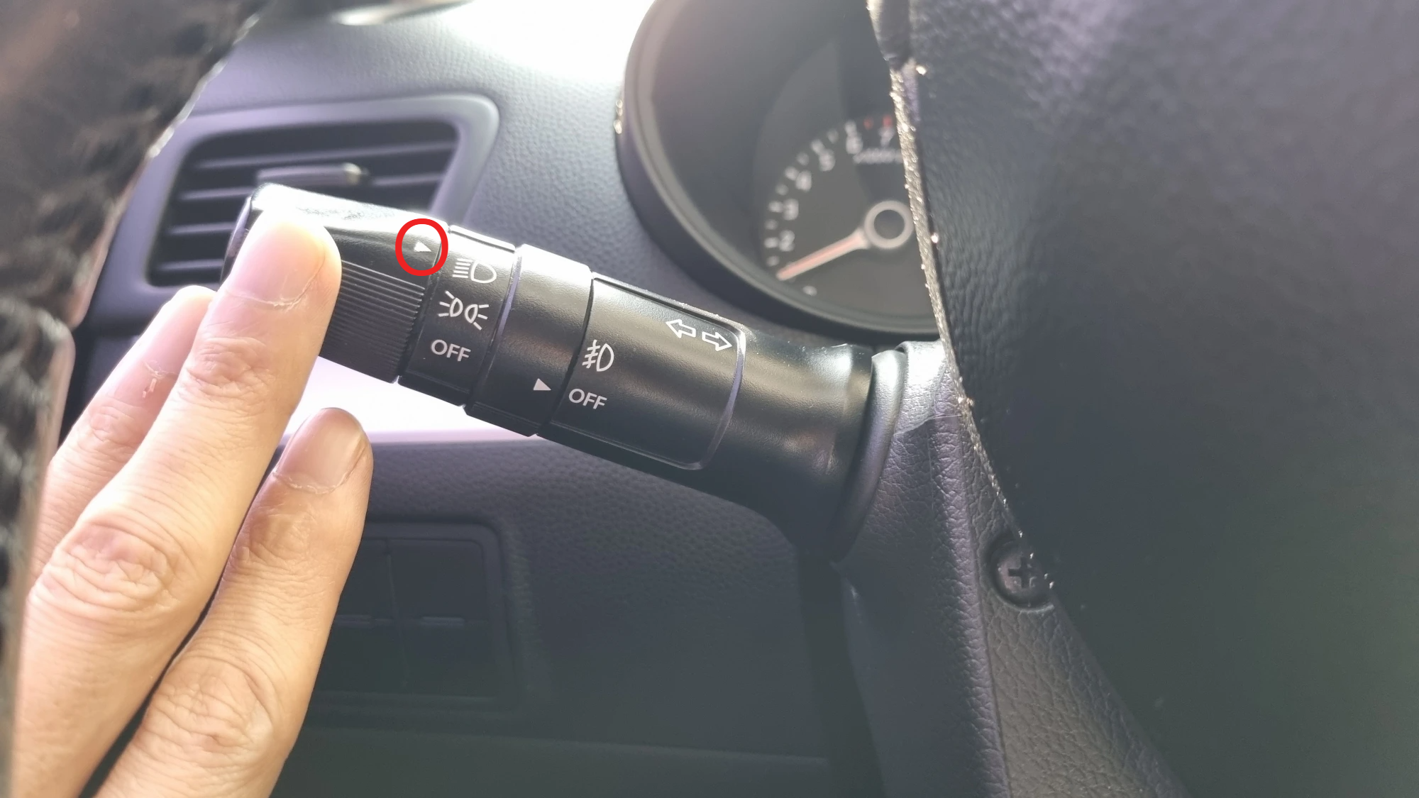 모닝 상향등 켜는 법