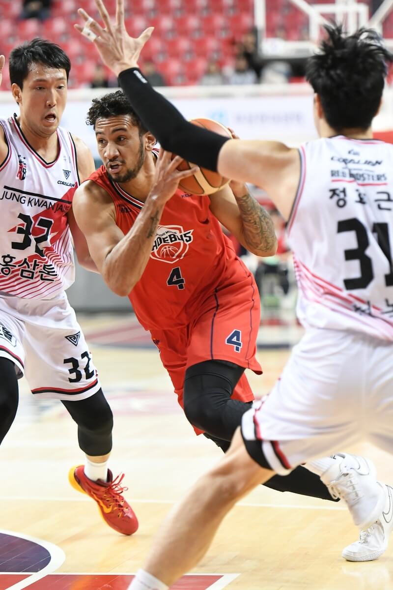KBL 현대모비스, 정관장 제압! 6강 플레이오프 1차전 승리