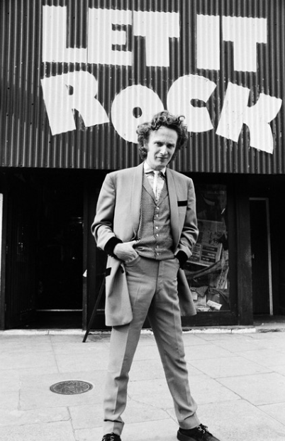 1971년, 웨스트우드는 당시 남자친구였던 말콤 맥라렌(Malcolm McLaren)과 함께 런던 킹스 로드에 "Let It Rock"이라는 부티크를 오픈했습니다.