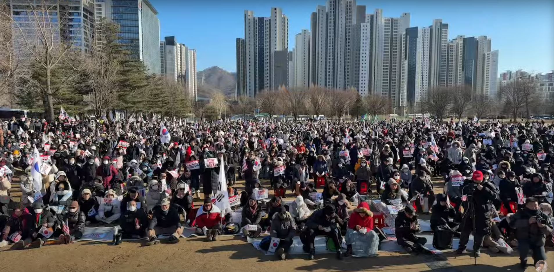 공수처와 경찰의 체포 과정을 강도 높게 비판하며 전국적인 항의 집회를 예고함.