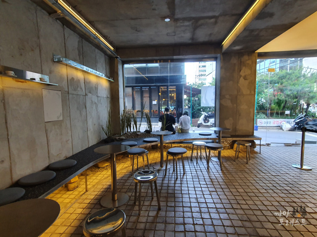 구테로이테 원형 테이블