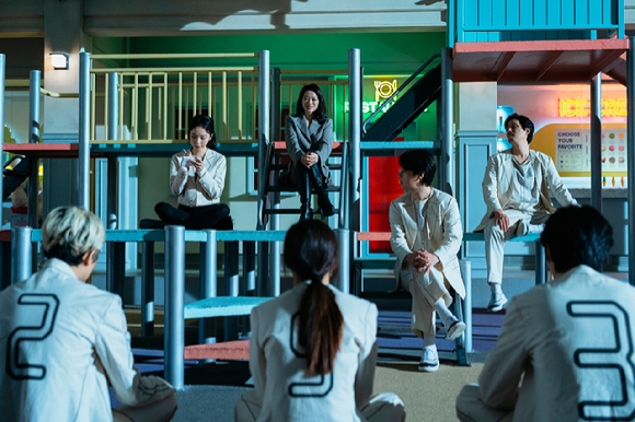 배우 류준열, 박정민, 천우희 등이 넷플릭스 시리즈 '더 에이트 쇼'(감독 한재림)에서 열연하고 있다. [사진=넷플릭스]