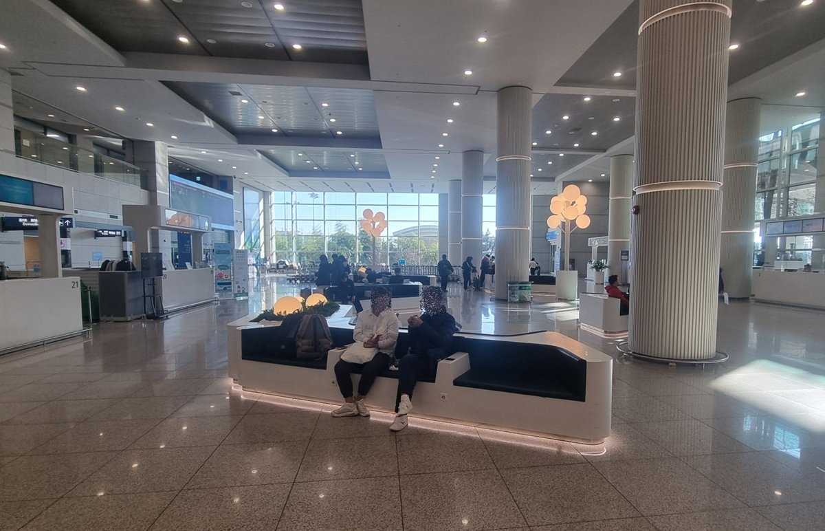 인천공항 1터미널 장시간 대기 시 이용하기 좋은 소파형 좌석 공간
