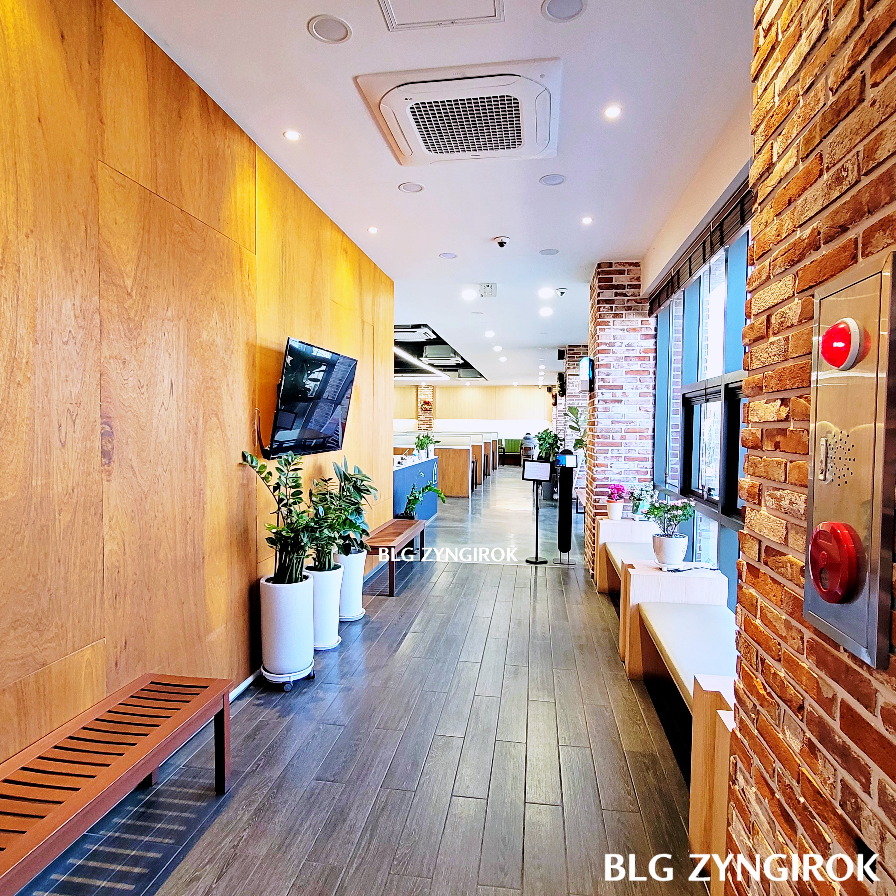 양주 맛집 밀곳 - 내부 복도 모습이다.