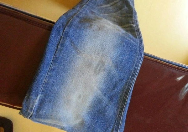바지에 경유 묻은 거 어떻게 지우나요