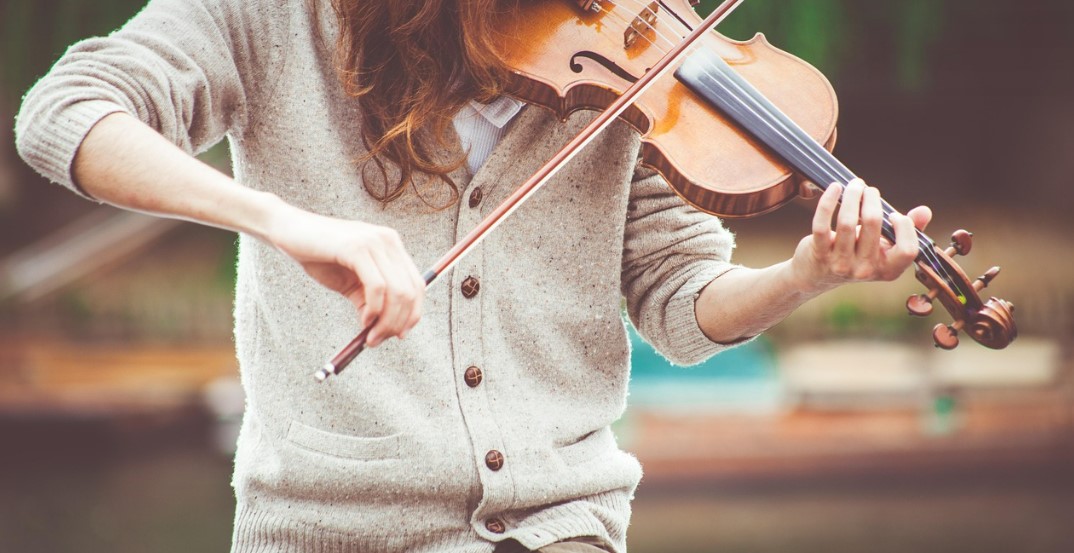 학교 밖 청소년 음악교육 사진_ 바이올린 연주