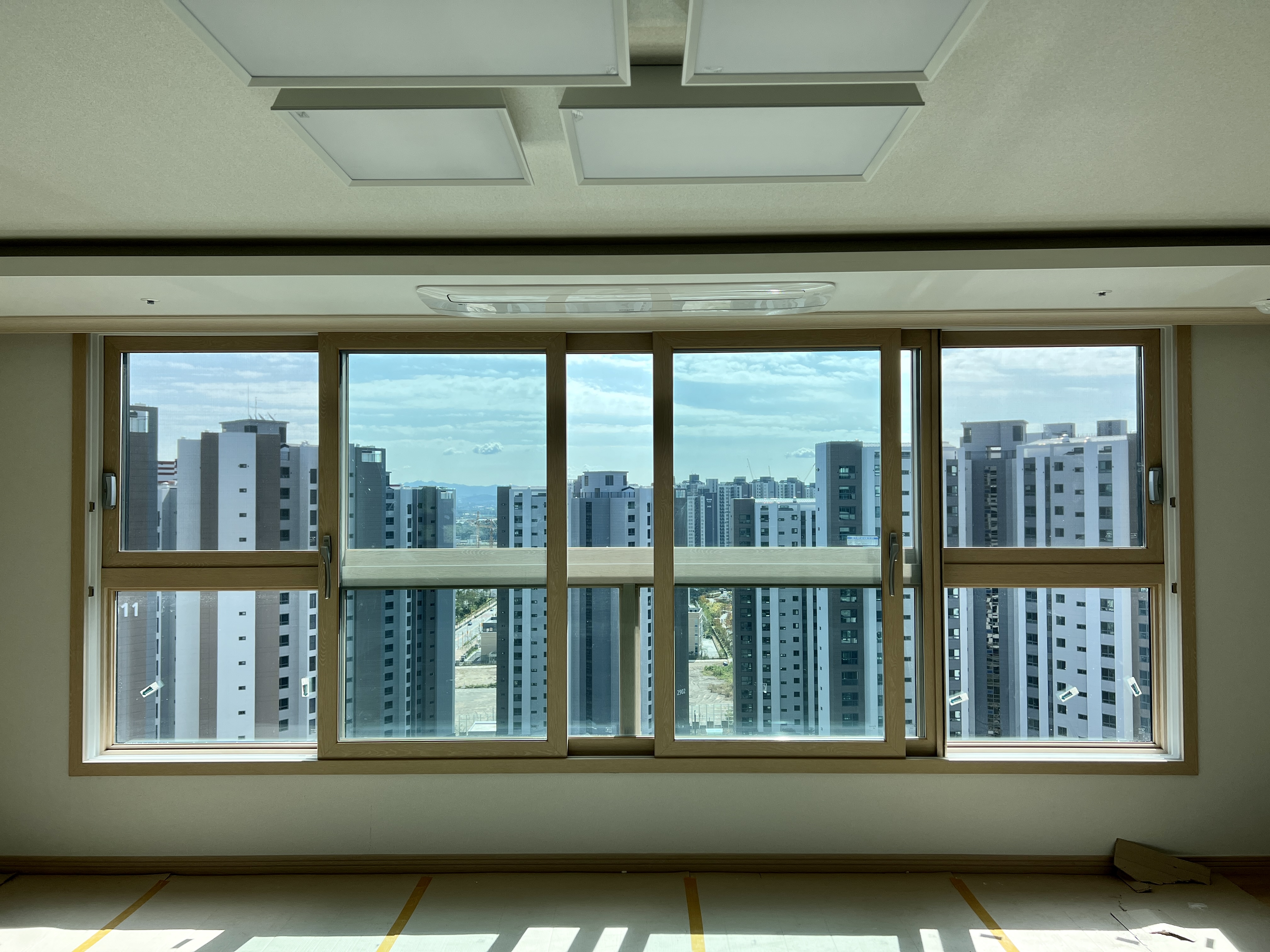 신축아파트 거실