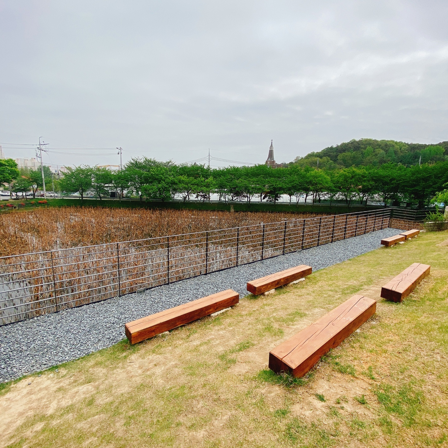 충북 청주 부모산 주봉마을 주봉저수지 한옥 북카페 인문아카이브양림 후마니타스