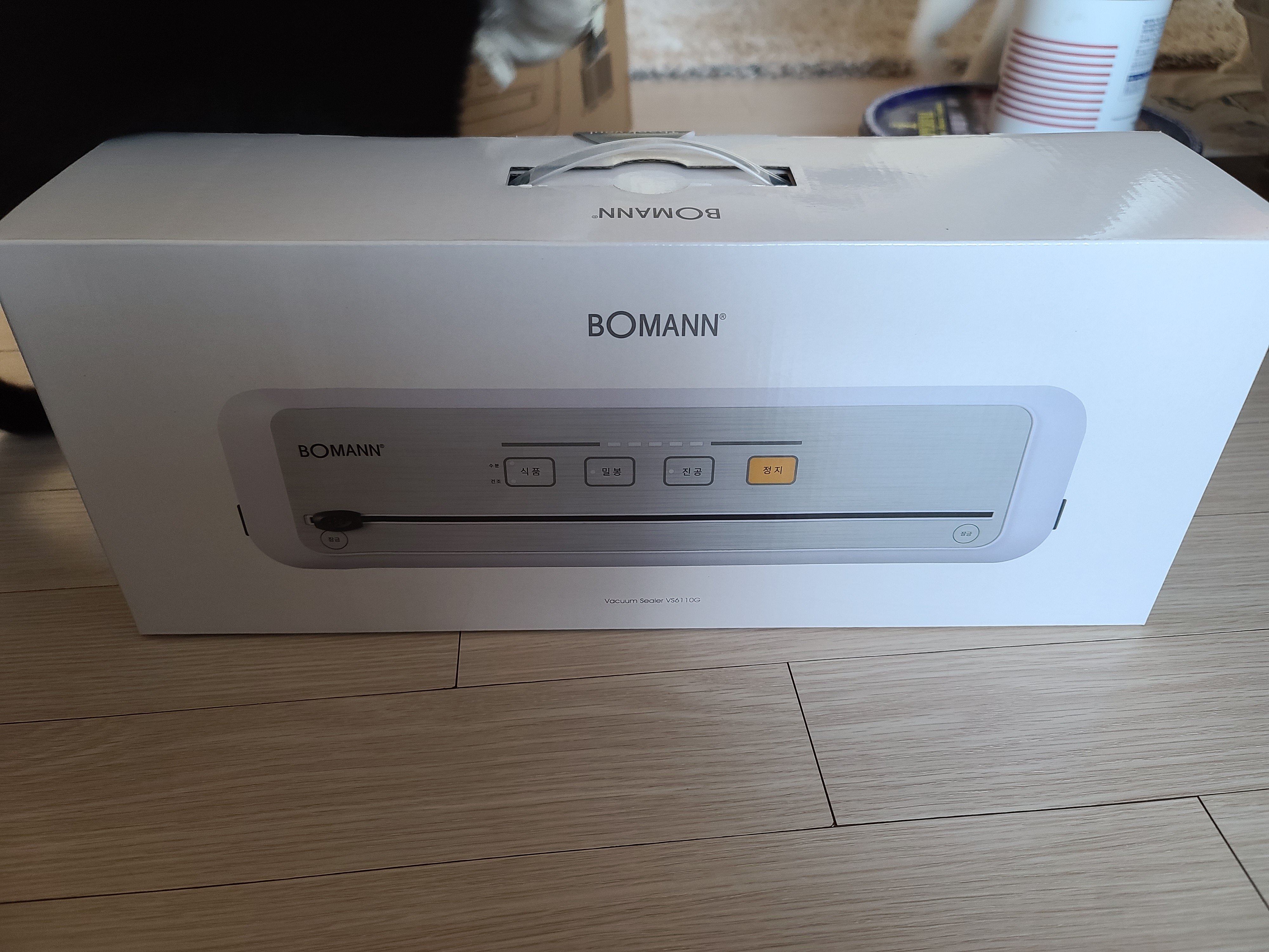 고양이들 사료를 소분할 가정용 진공포장기를 샀다.