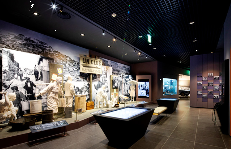 개항기부터 현대까지 4개의 전시실로 구성된 상설전시관