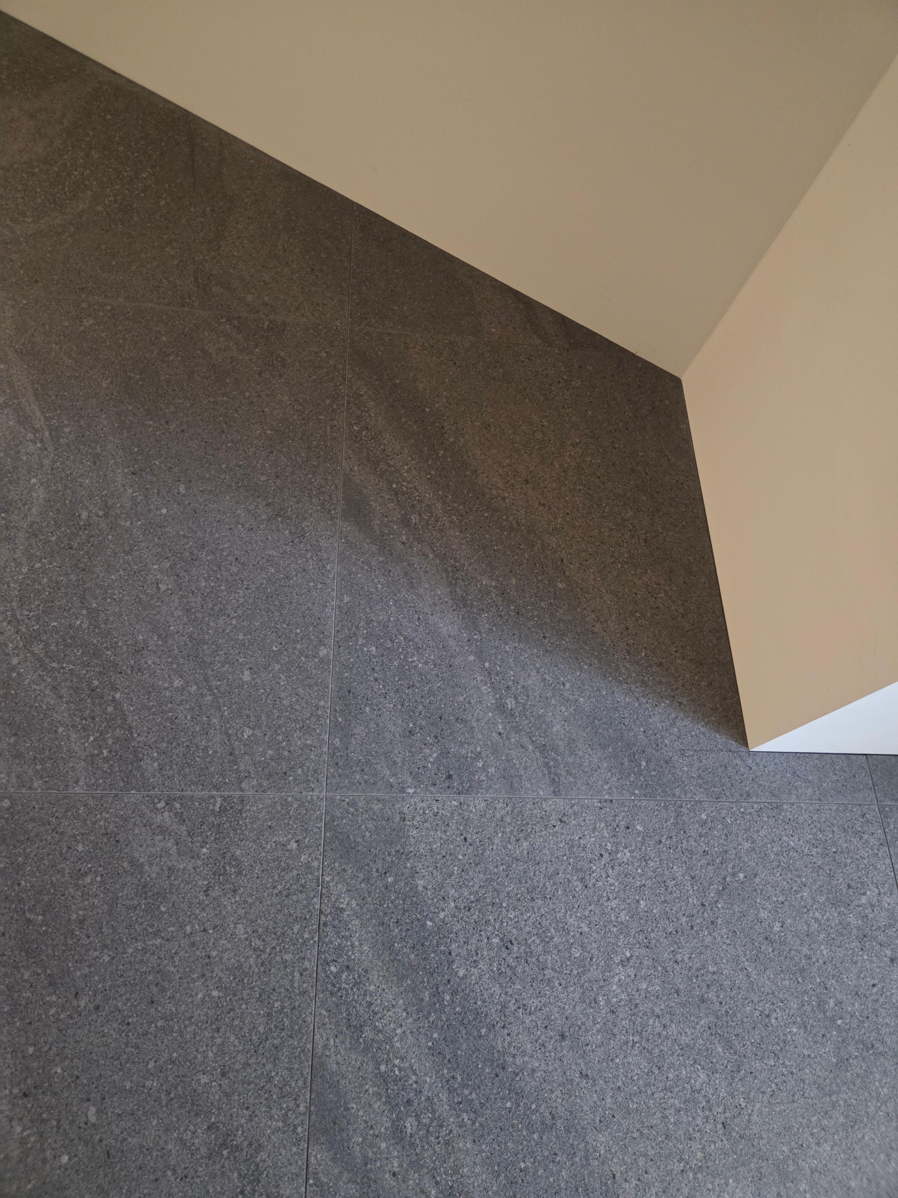 타일이 공간을 바꾸는 순간-제주 화순 다세대주택 시공 이야기