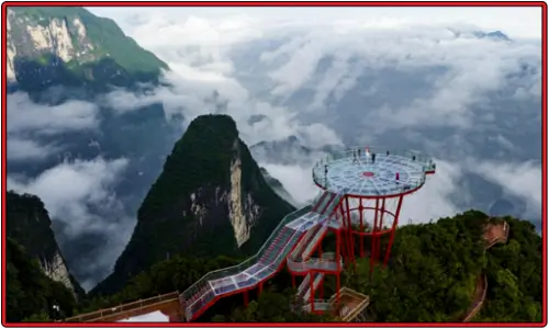 하늘과-어우러진-산과-운무가-아름다운-칠성산-정상-1520-유리-전망대