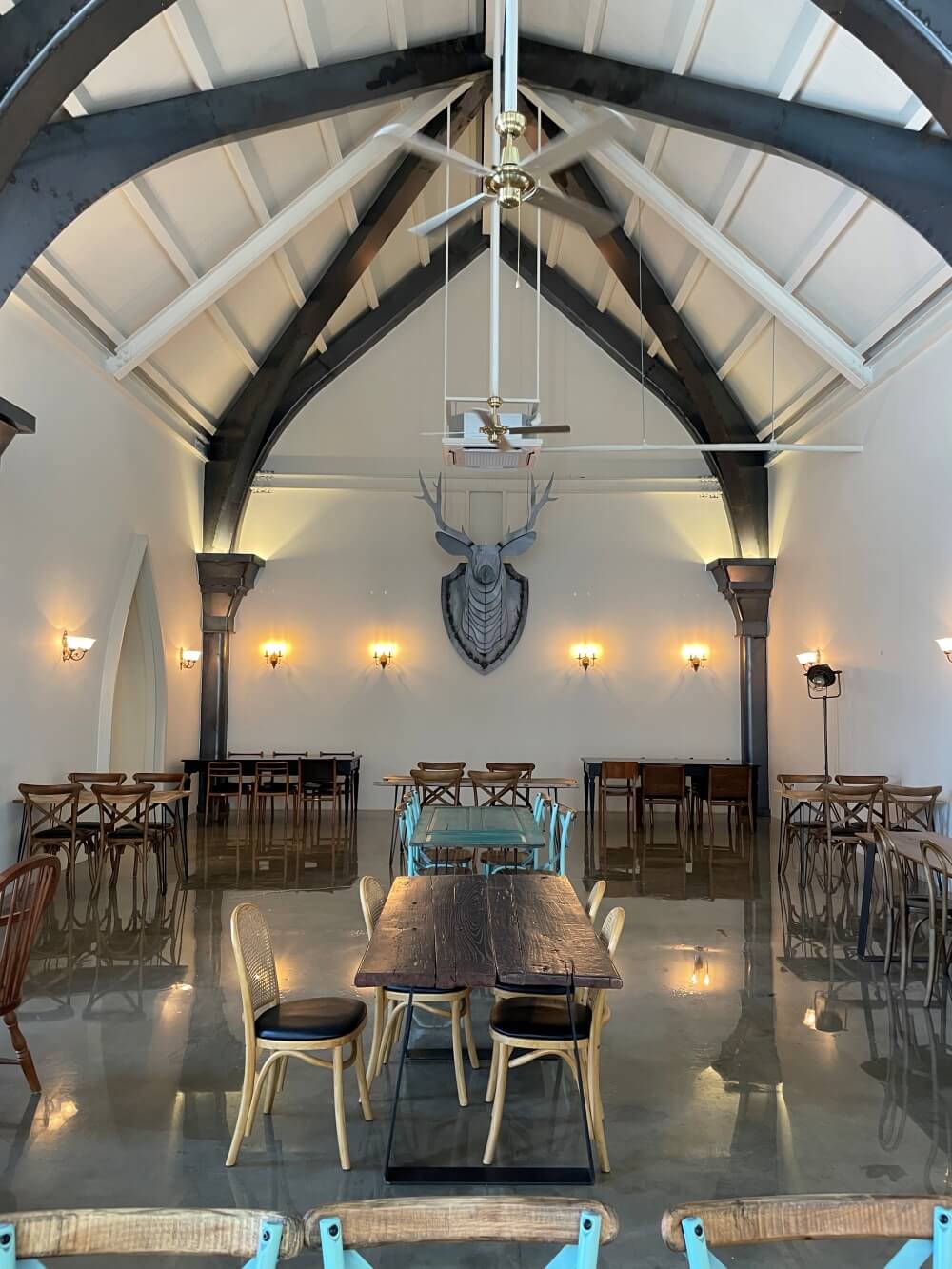 브런치-카페-분덕스-매장-안쪽-모습