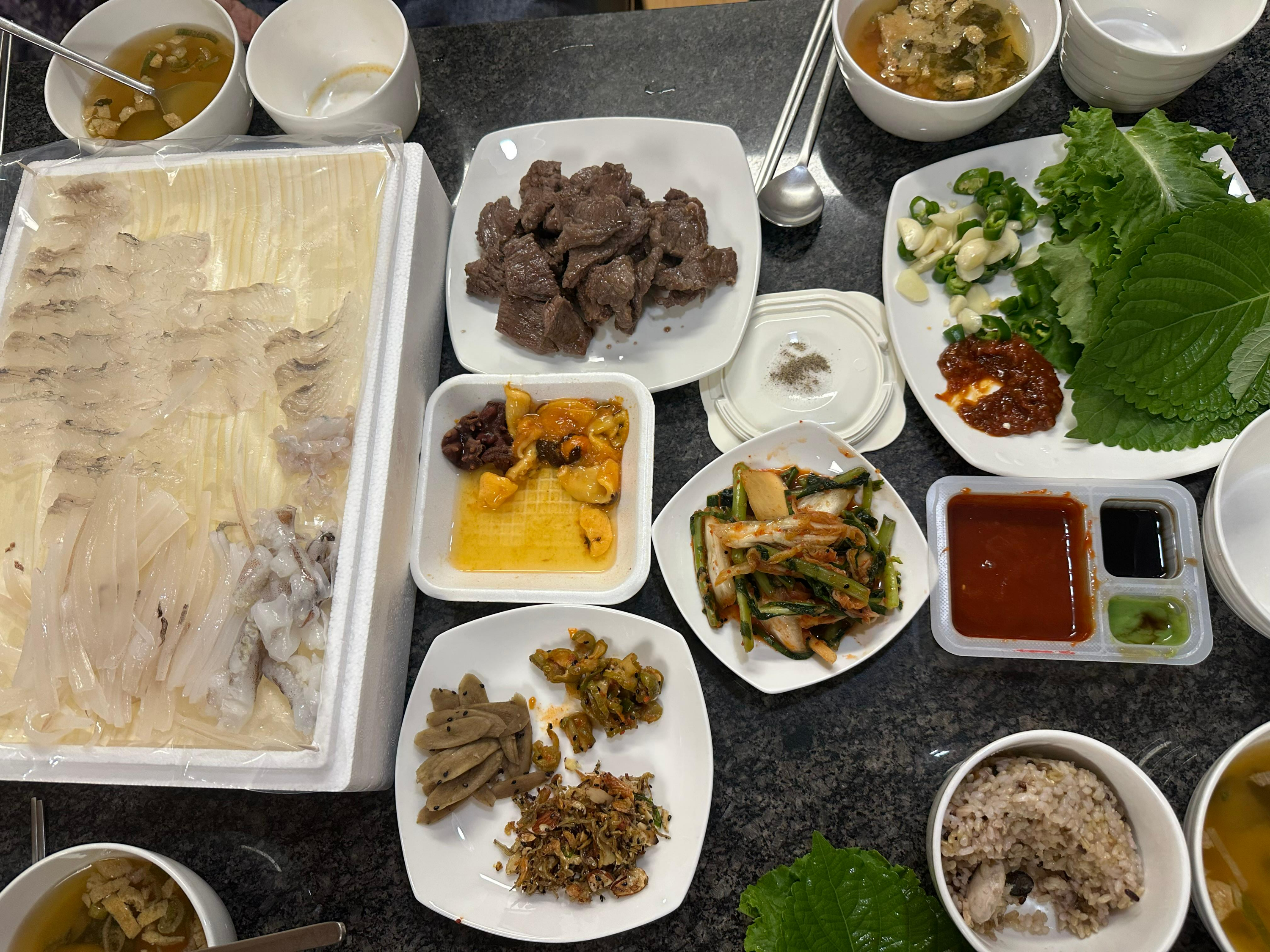 충남 보령, 대천, 무창포 여행 후기3(국내 가족 여행지 추천, 무창포 비체팰리스, 또다시 갯벌체험, 대천 맛집 부페, 점심 밥집 뷔페, 진짜 예쁜 카페 아르나, 분위기 좋은 카페 아르나, 한밤중 닭벼슬섬 산책, 대천항 수산시장 재방문, 찰광어회, 오징어회, 우성수산, 수연호수산, 무창포 비체펠리스, 오션뷰, 밥 해먹을 수 있는 숙소, 무창포 펜션)