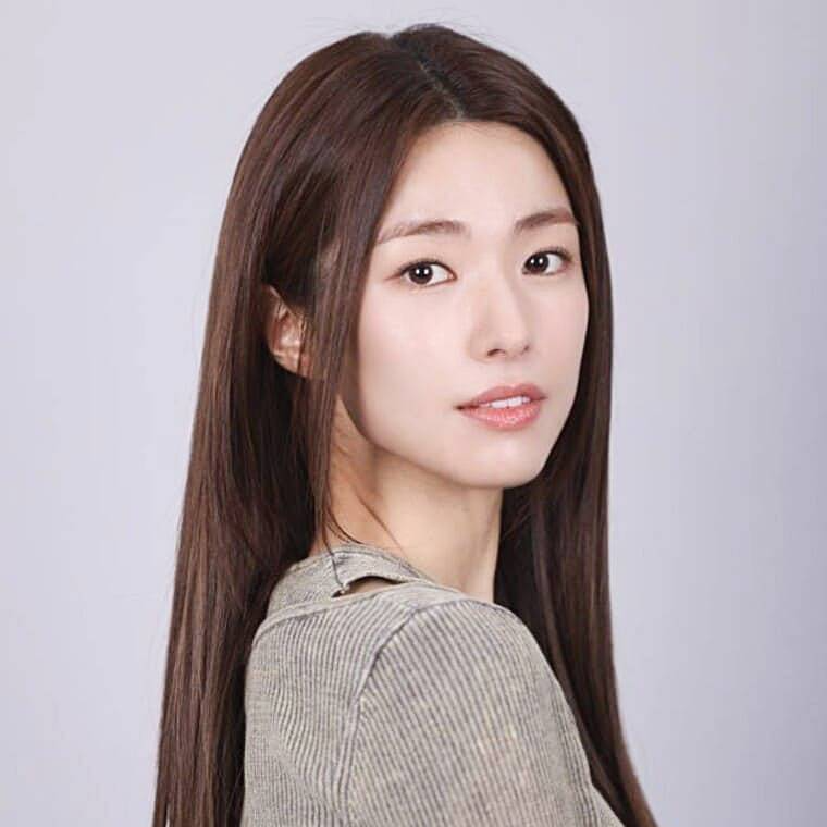 배우-하영