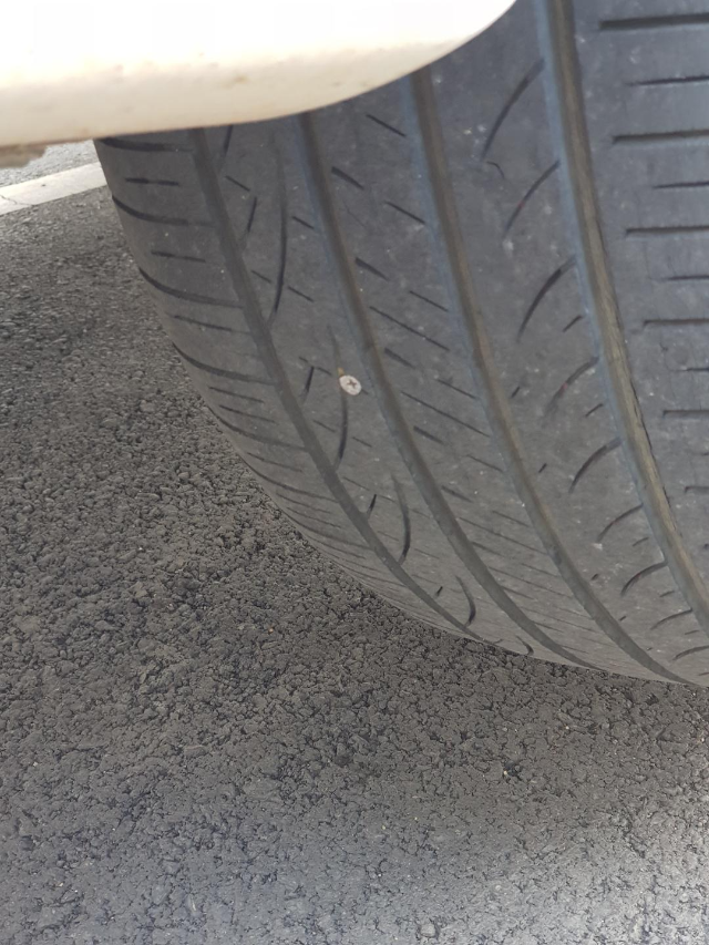 자동차 타이어 펑크 수리