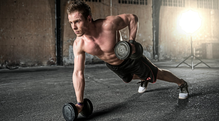 운동하는 남성을 표현한 사진