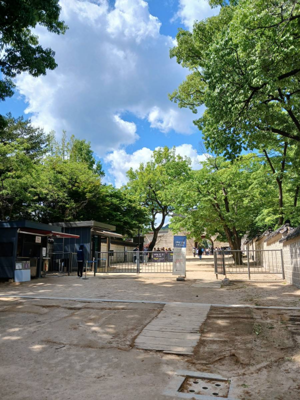 경복궁 나가는길