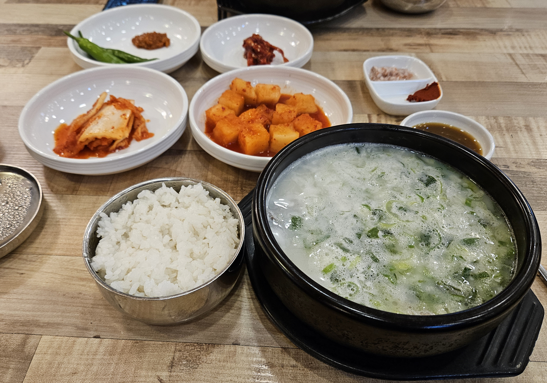 군산의 이*곰탕에서 오늘 만난 곰탕