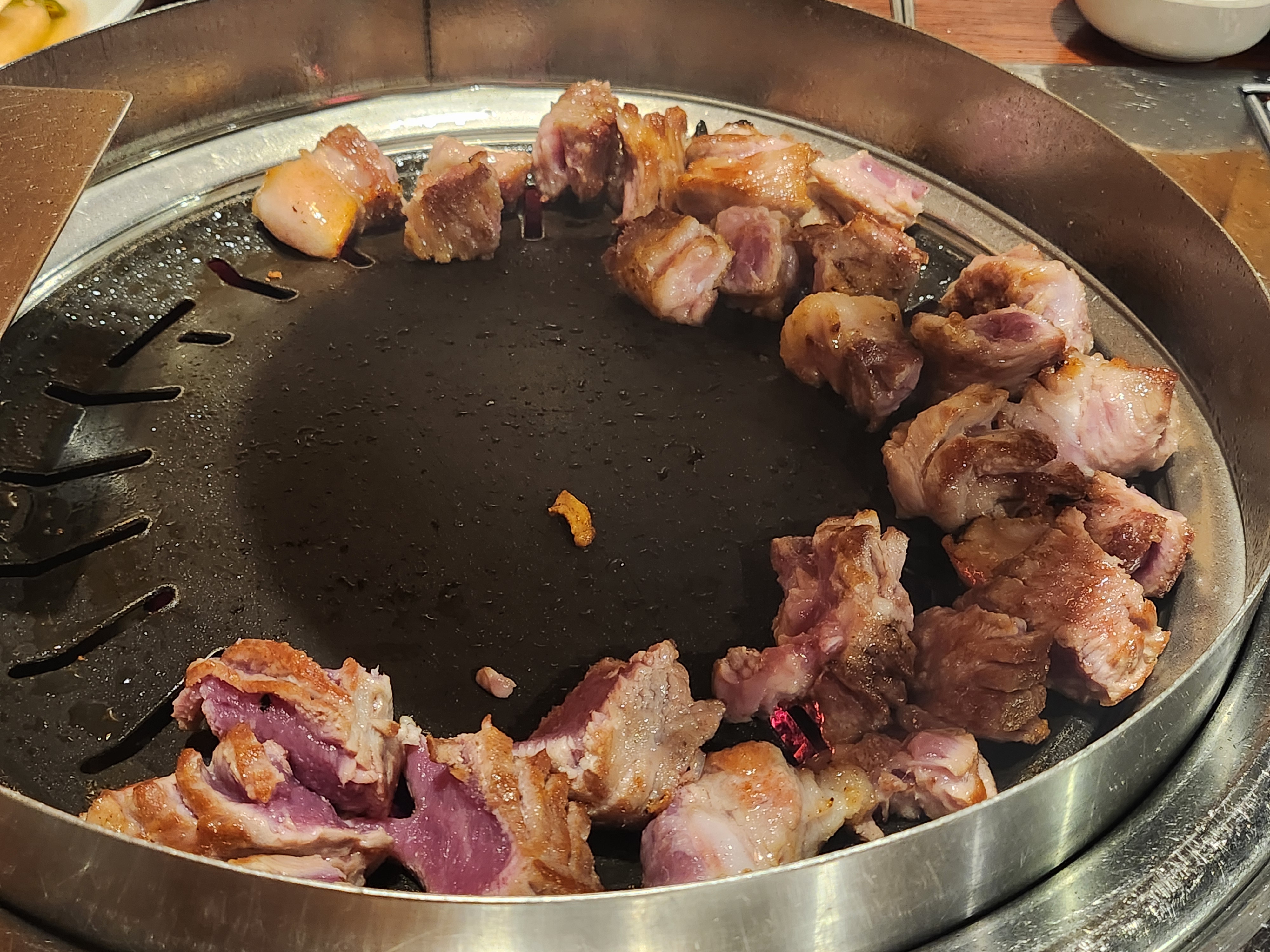 목살 구워지는중입니다.