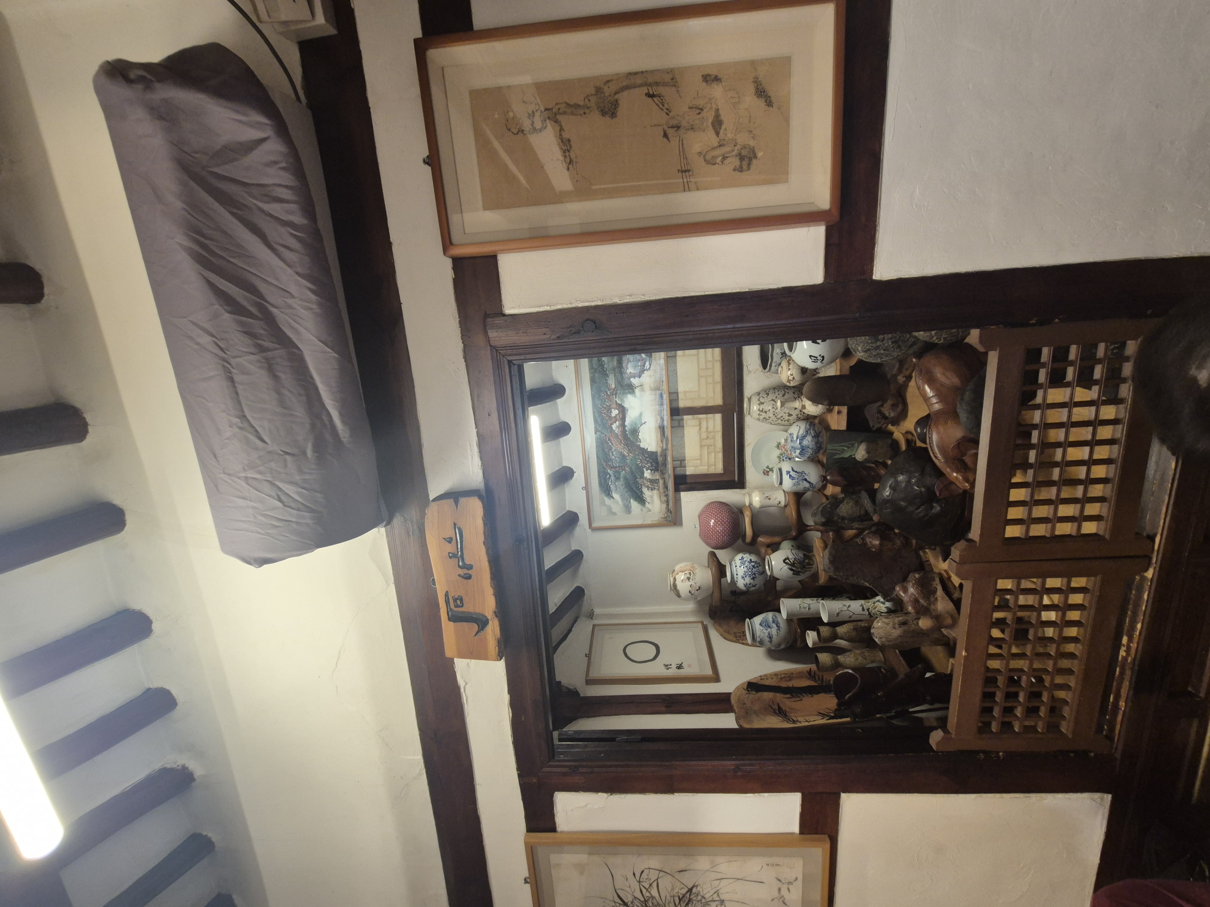 5-6명을 수용 가능한 단록룸은 2개 정도 있다고 합니다.