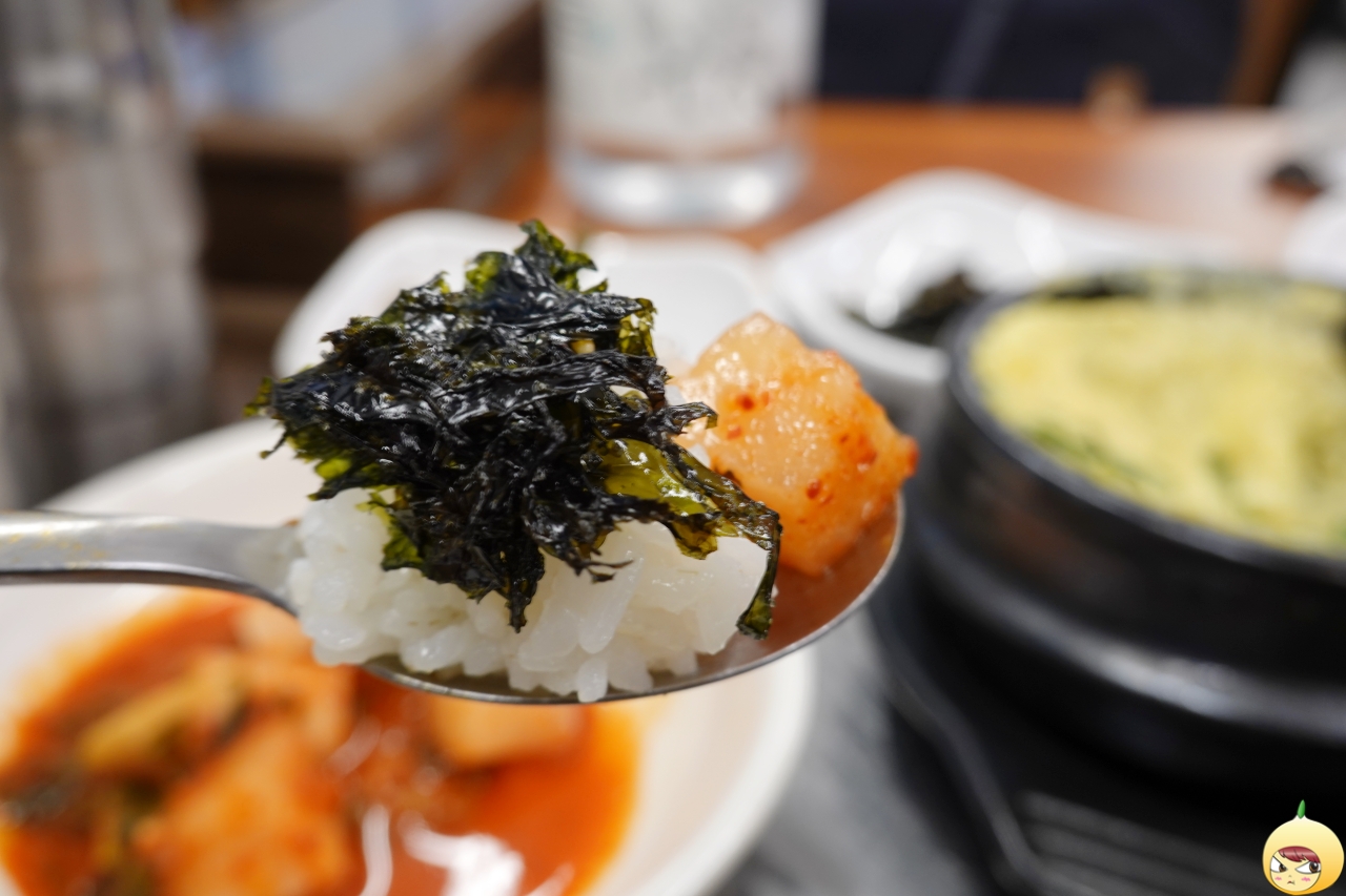 반찬만으로 한입만~