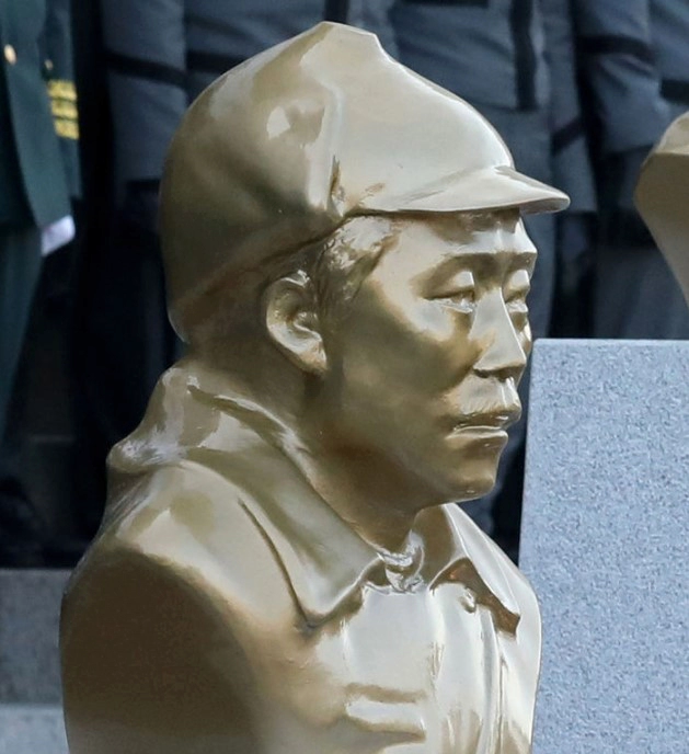 육군사관학교에 설치되어 있는 홍범도 장군 흉상