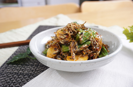 반찬 걱정 없는 멸치 견과류 볶음, 건강 간식에도 딱!