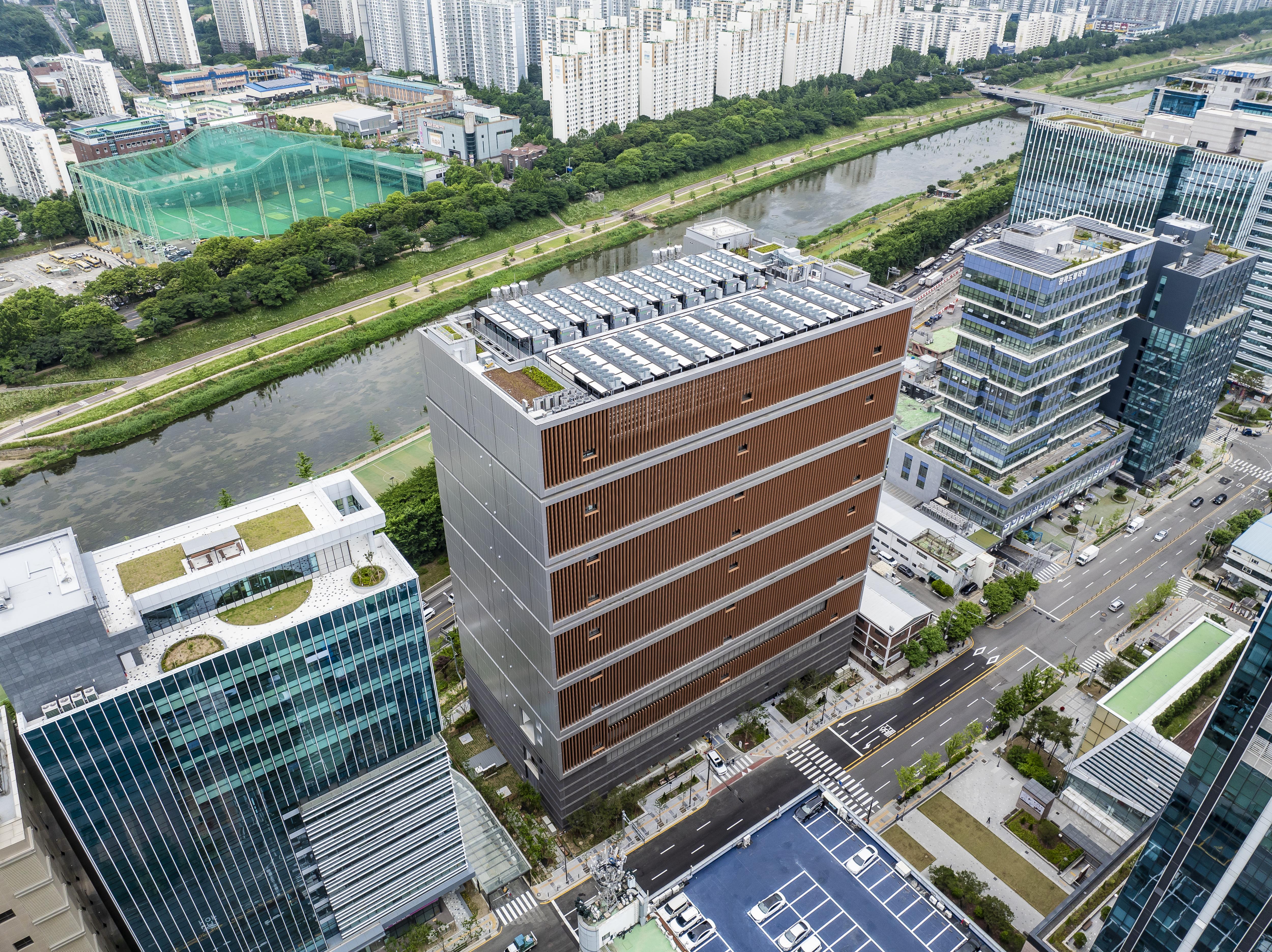 [News Digest] kt cloud, 국내 최초 리퀴드 쿨링 상용화한 '가산 AI 데이터센터' 개소