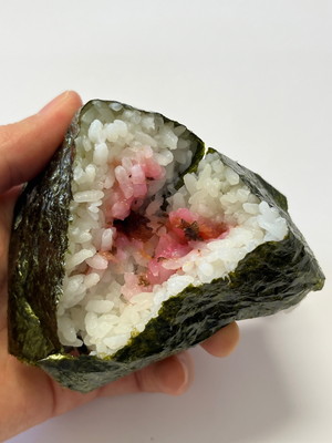 밥 속의 다진 매실