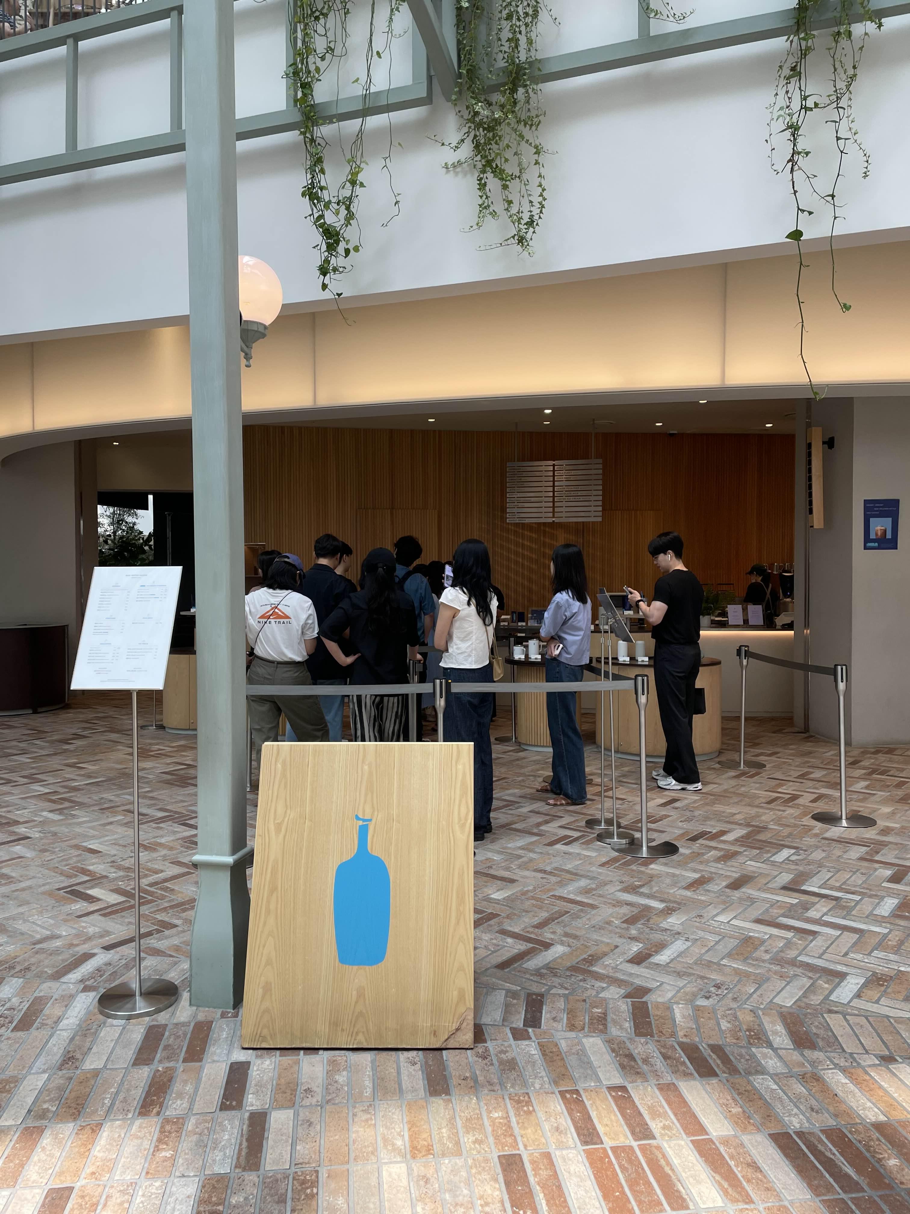 더현대 서울 블루보틀 입구