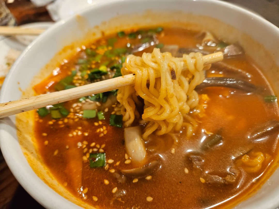 오사카 야키니쿠 돈돈 육개장 라면