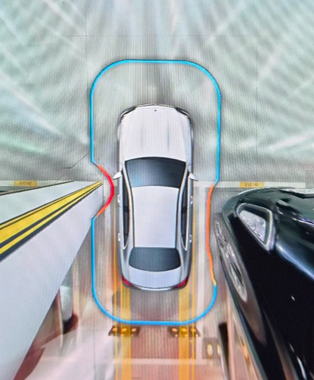 벤츠 360도 서라운드뷰 탑뷰 화면, 차량 주변을 위에서 내려다본 주차 보조