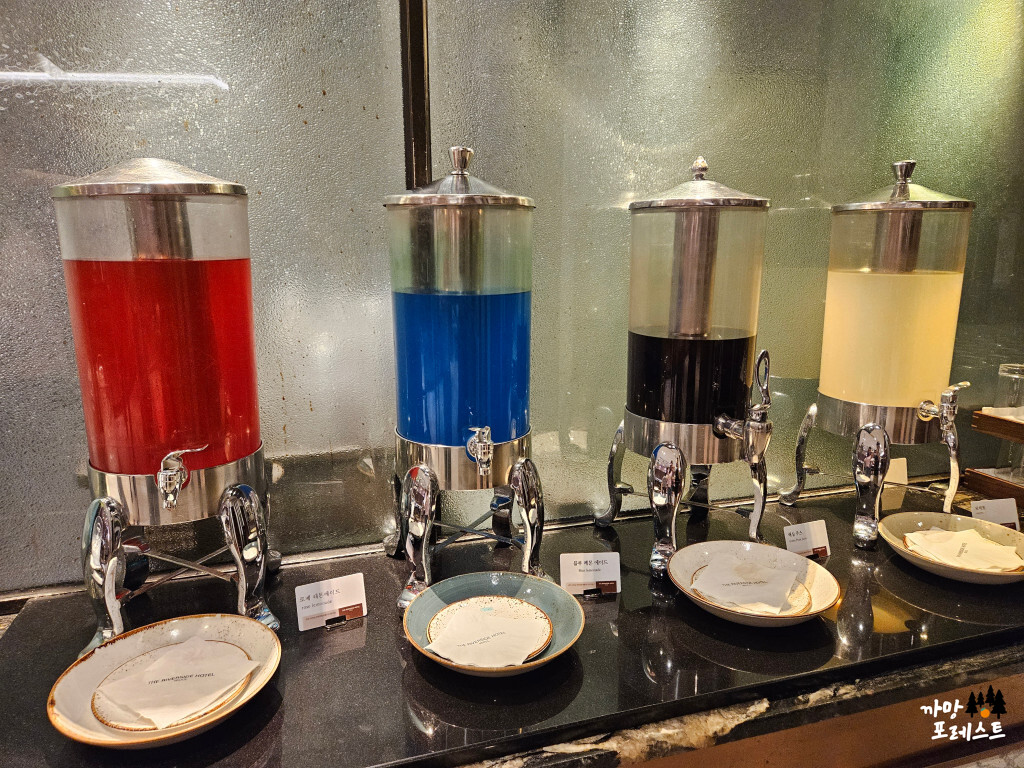 더 리버사이드 호텔 뷔페 와인