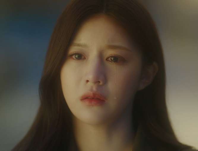 이재 곧 죽습니다 드라마에서 최이재의 대학때부터 연인이자 최이재 죽음 이후 후회와 절망을 반복하며 살아가는 캐릭터