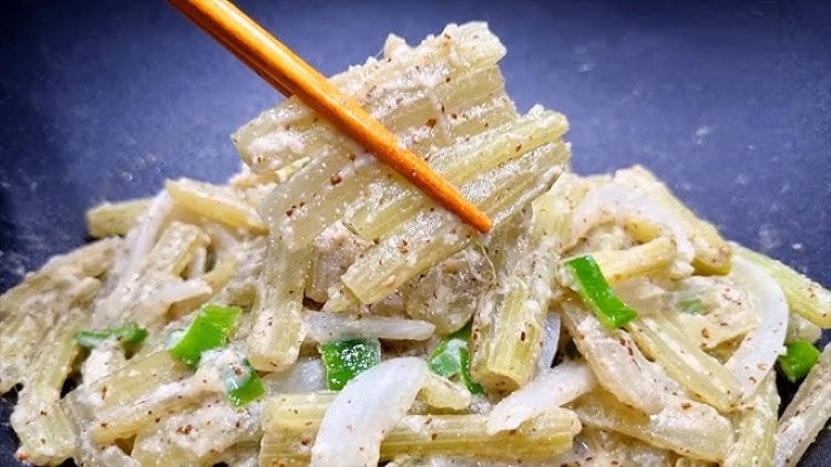 머위 그 특유의 쌉싸름한 맛으로 우리 식탁을 풍성하게 만드는 대표적인 봄나물