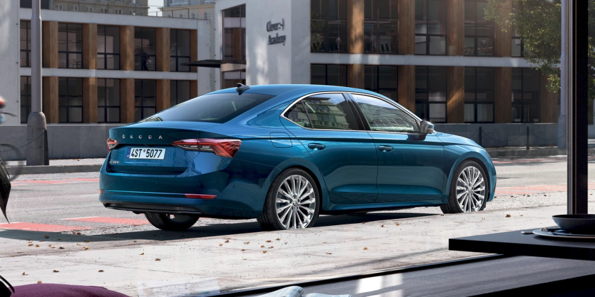 스코다 옥타비아 후면