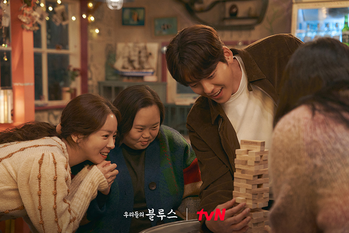 영희와-영옥-정준-게임하는-중