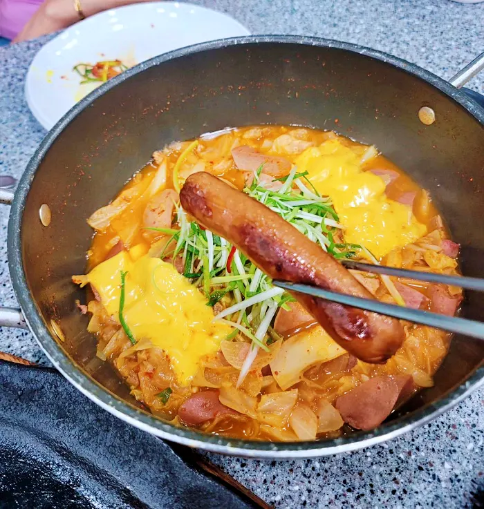 한남동&#44; 이태원 맛집 양배추와 소시지 듬뿍 존슨탕