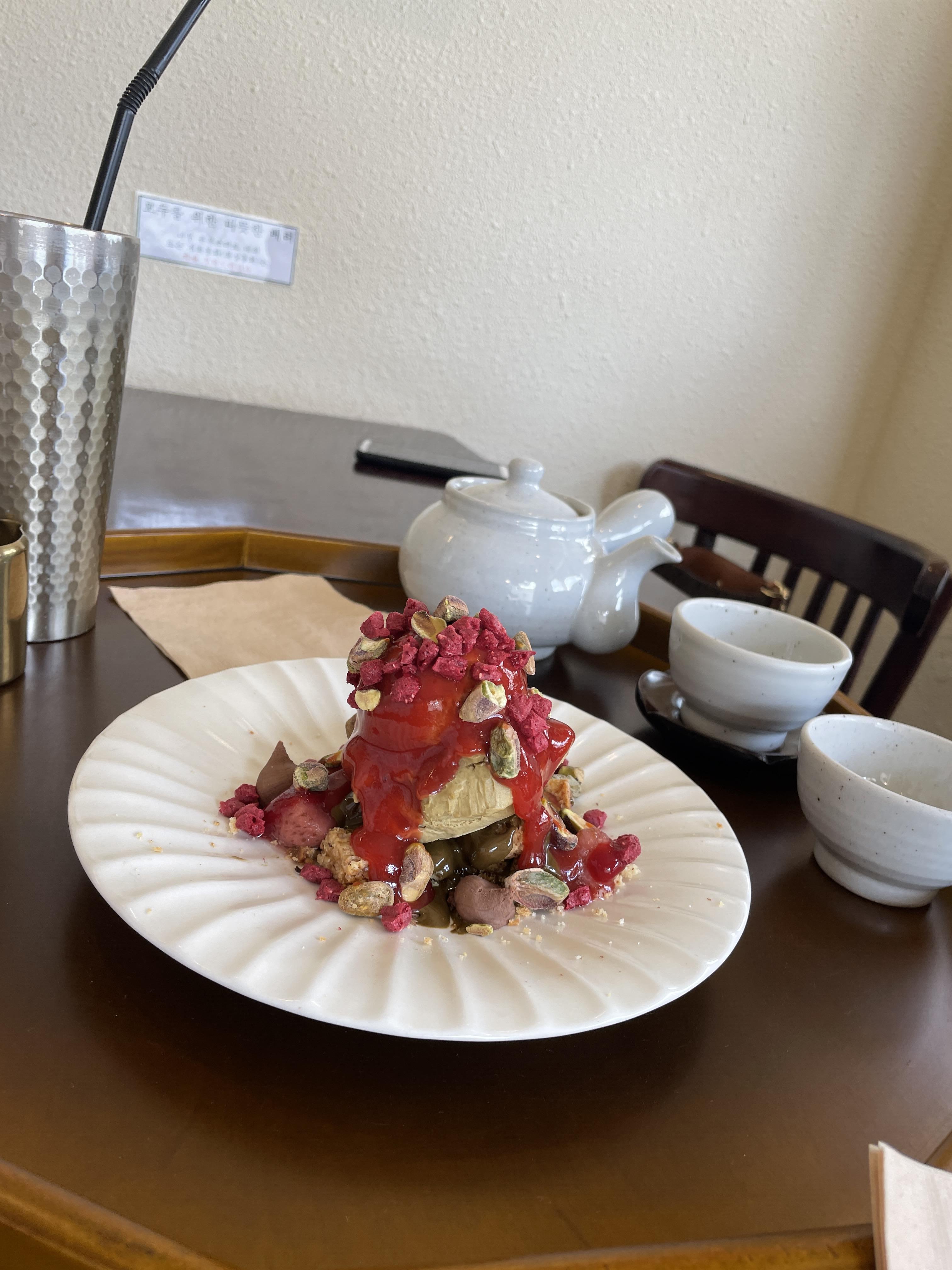 pistachio ice cream dessert