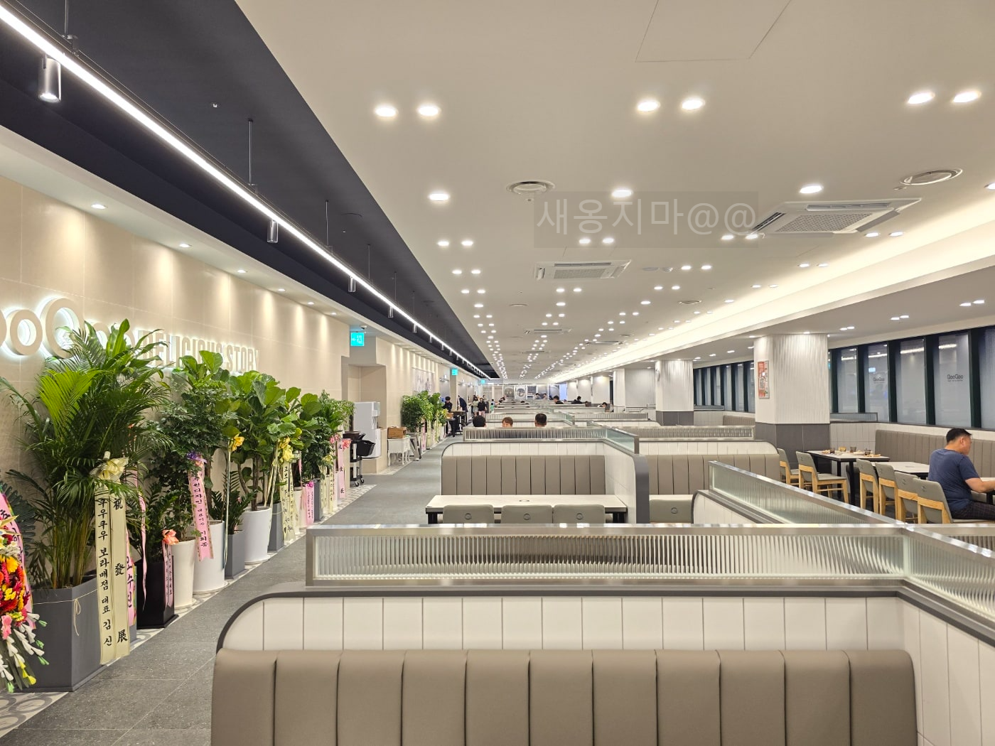 쿠우쿠우-고척-좌석-테이블