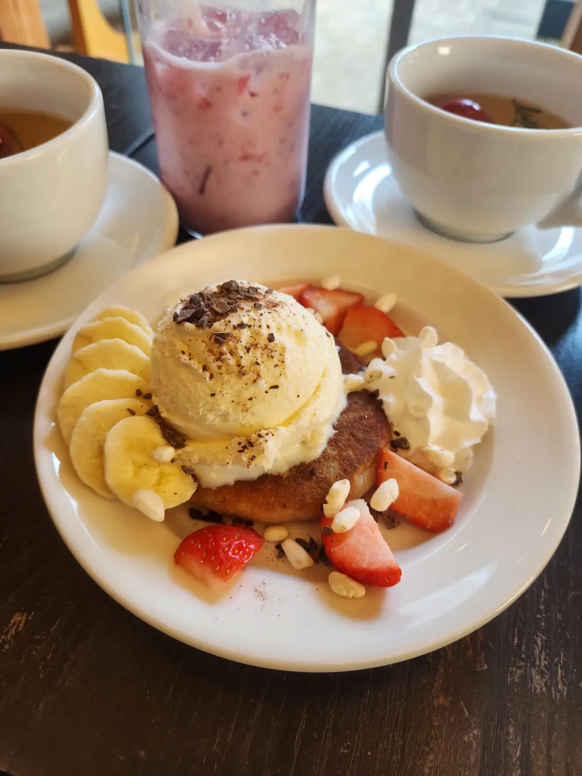 종로-서촌-분위기-좋은-카페-타이드워터-디저트-코리안-스윗-팬케이크-딸기-바나나-바닐라-아이스크림