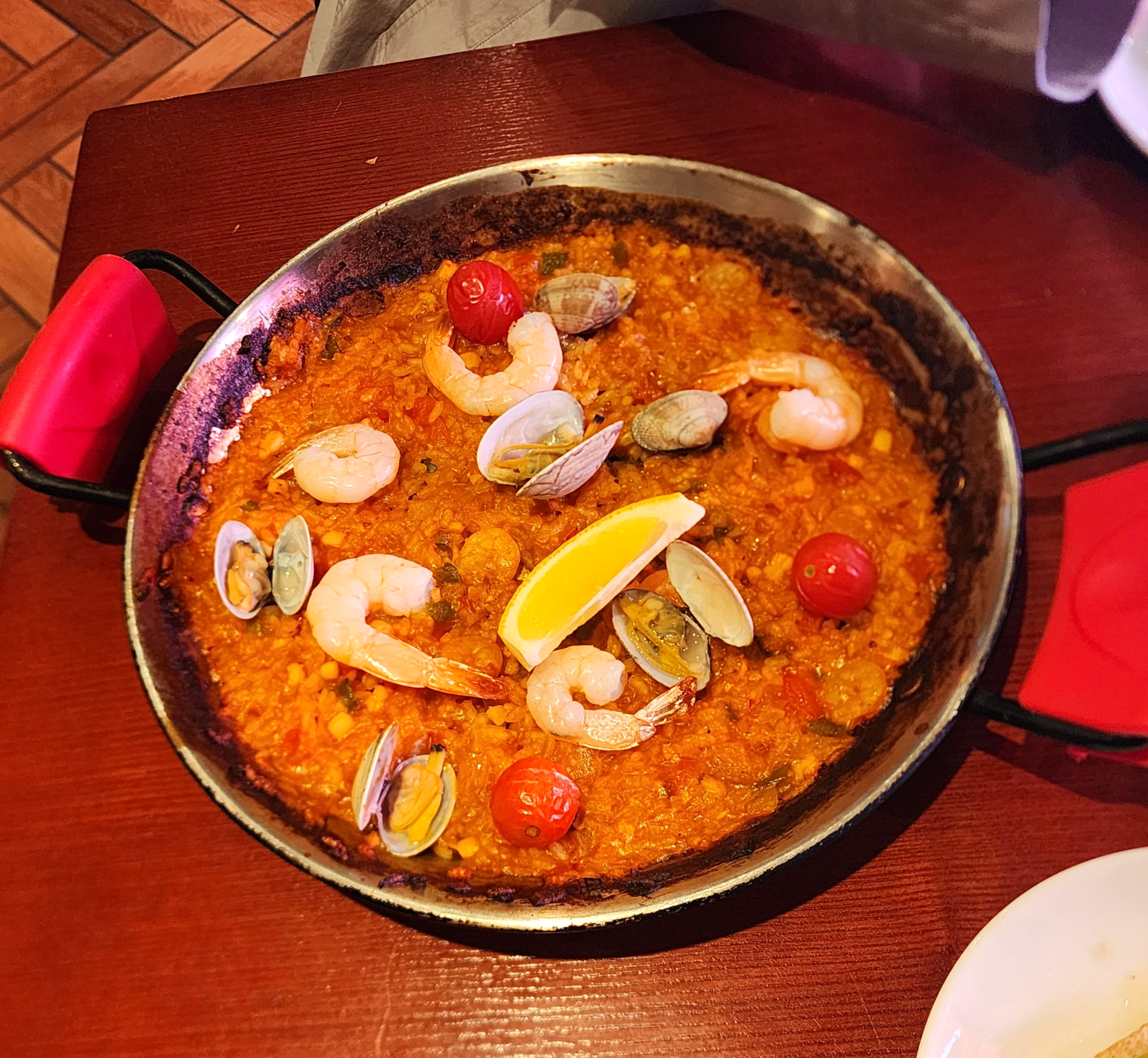 이태원타파스바_해산물토마토빠에야