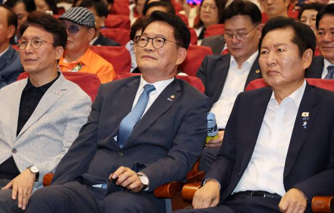 당대표 후보는 3명이 경쟁합니다