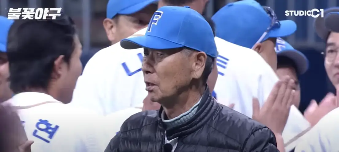 선수들과-세리머니-시선