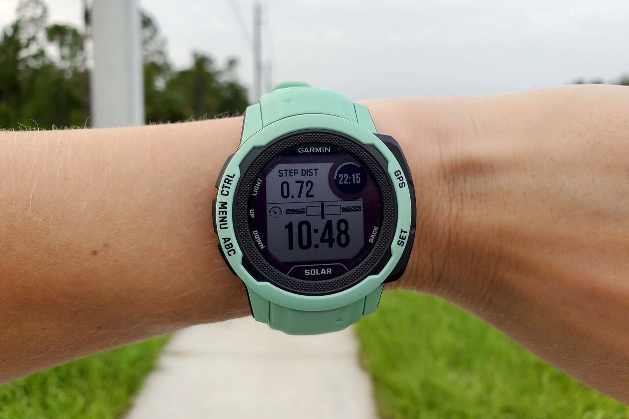 Garmin Instinct 2 Solar スマートウォッチのレビュー: 高性能のアドベンチャー ウォッチ