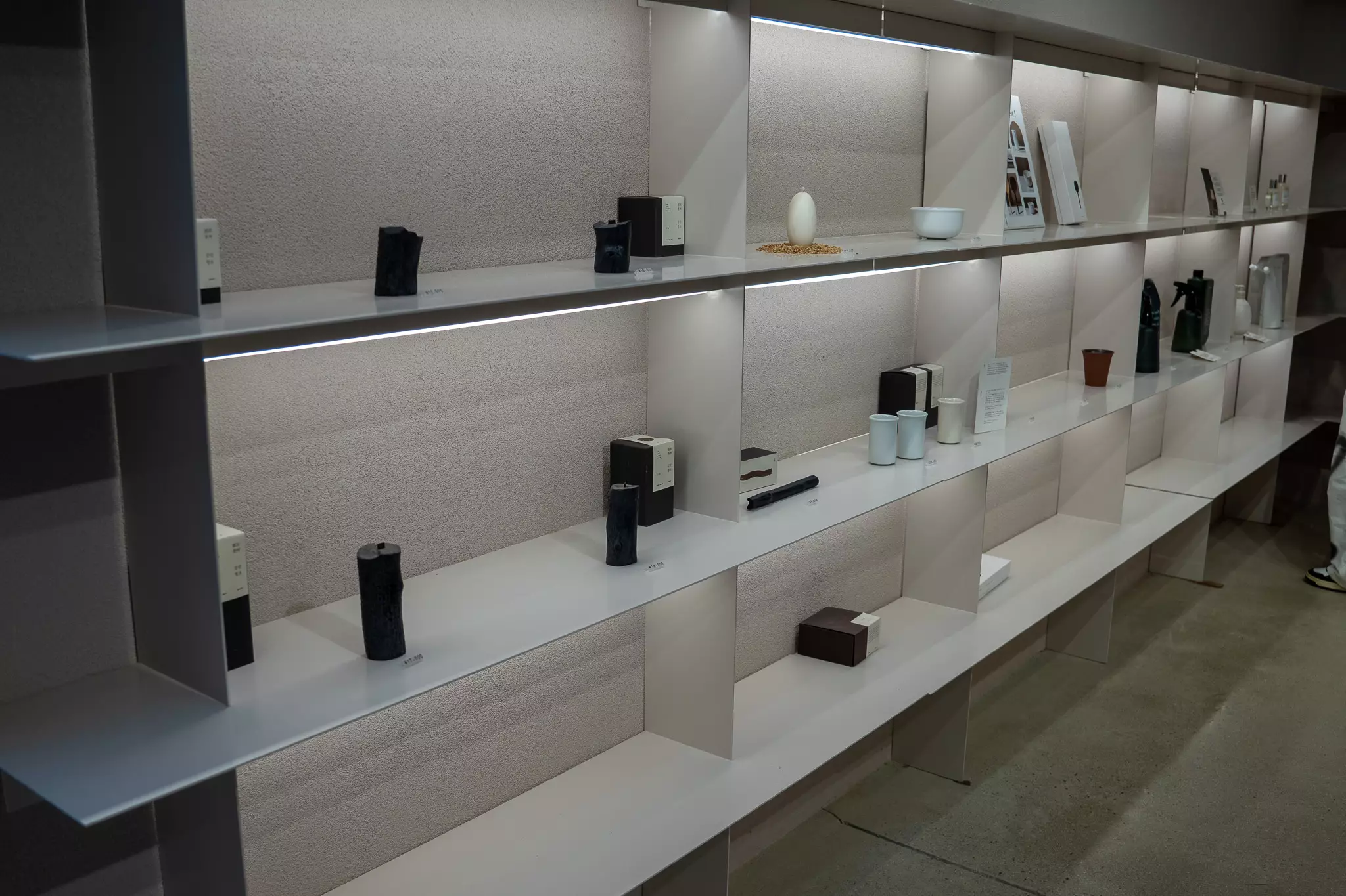 뤁스퀘어-갤러리-전시품